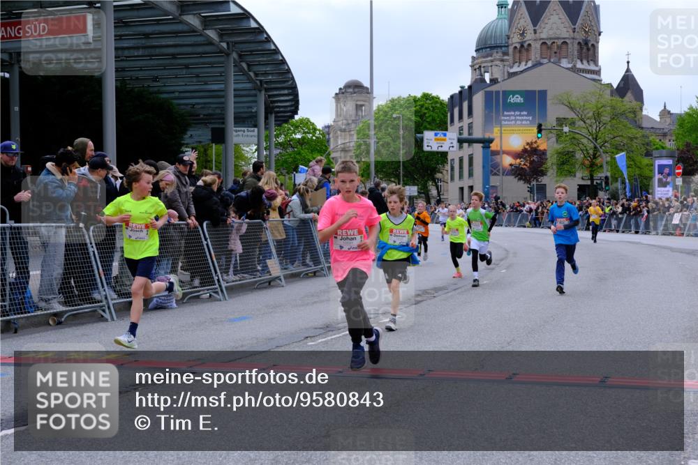25.04.2026 - Das Zehntel Tim E. http://msf.ph/oto/9580843 25.04.2026 12:48:48 Ziel 10091, 10573, 10877, 11341, 12046, 12196, 12313, 12414, 13011, 13014 meine-sportfotos.de