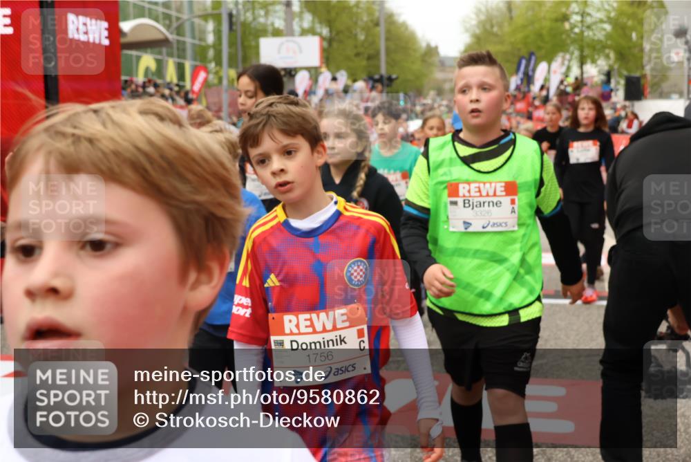 25.04.2026 - Das Zehntel Strokosch-Dieckow http://msf.ph/oto/9580862 25.04.2026 08:59:25 Ziel 1046, 1162, 1276, 1404, 1512, 1600, 1601, 1605, 1619, 1672, 1756, 1966, 1970, 2007, 2027, 2093, 2111, 2330, 2345, 2447, 2714, 2854, 2856, 2866, 2867, 3143, 3157, 3326, 3355, 3361, 3486, 3507, 3528, 3565, 3702, 3752, 3900, 3918, 3928, 3965, 1046, 1162, 1276, 1404, 1512, 1600, 1601, 1605, 1619, 1672, 1756, 1966, 1970, 2007, 2027, 2093, 2111, 2330, 2345, 2447, 2714, 2854, 2856, 2866, 2867, 3143, 3157, 3326, 3355, 3361, 3486, 3507, 3528, 3565 meine-sportfotos.de