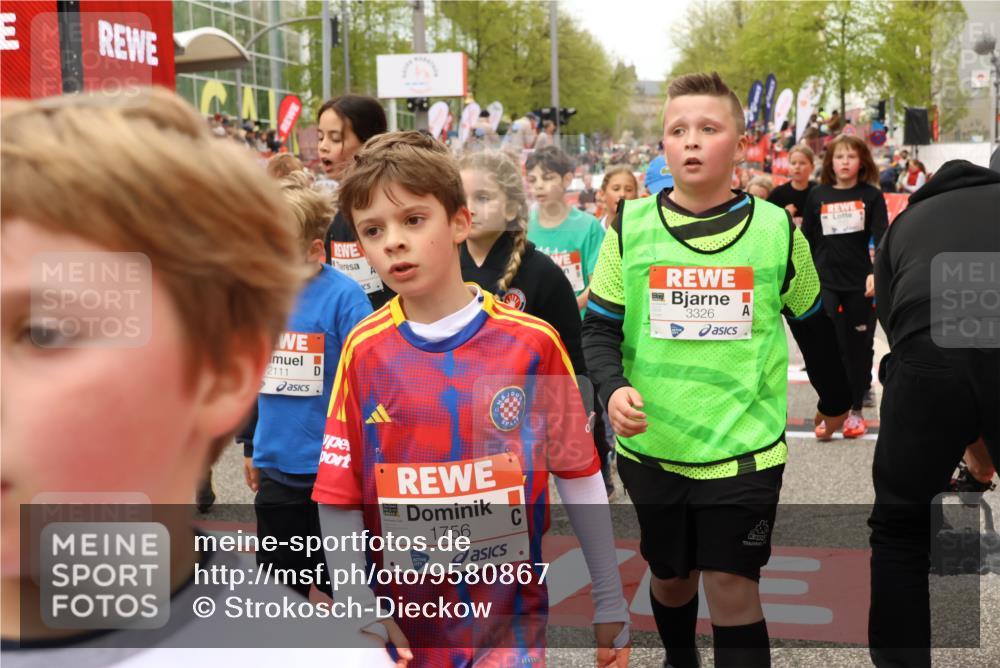 25.04.2026 - Das Zehntel Strokosch-Dieckow http://msf.ph/oto/9580867 25.04.2026 08:59:25 Ziel 1046, 1162, 1276, 1404, 1512, 1600, 1601, 1605, 1619, 1672, 1756, 1966, 1970, 2007, 2027, 2093, 2111, 2330, 2345, 2447, 2714, 2854, 2856, 2866, 2867, 3143, 3157, 3326, 3355, 3361, 3486, 3507, 3528, 3565, 3702, 3752, 3900, 3918, 3928, 3965, 1046, 1162, 1276, 1404, 1512, 1600, 1601, 1605, 1619, 1672, 1756, 1966, 1970, 2007, 2027, 2093, 2111, 2330, 2345, 2447, 2714, 2854, 2856, 2866, 2867, 3143, 3157, 3326, 3355, 3361, 3486, 3507, 3528, 3565 meine-sportfotos.de