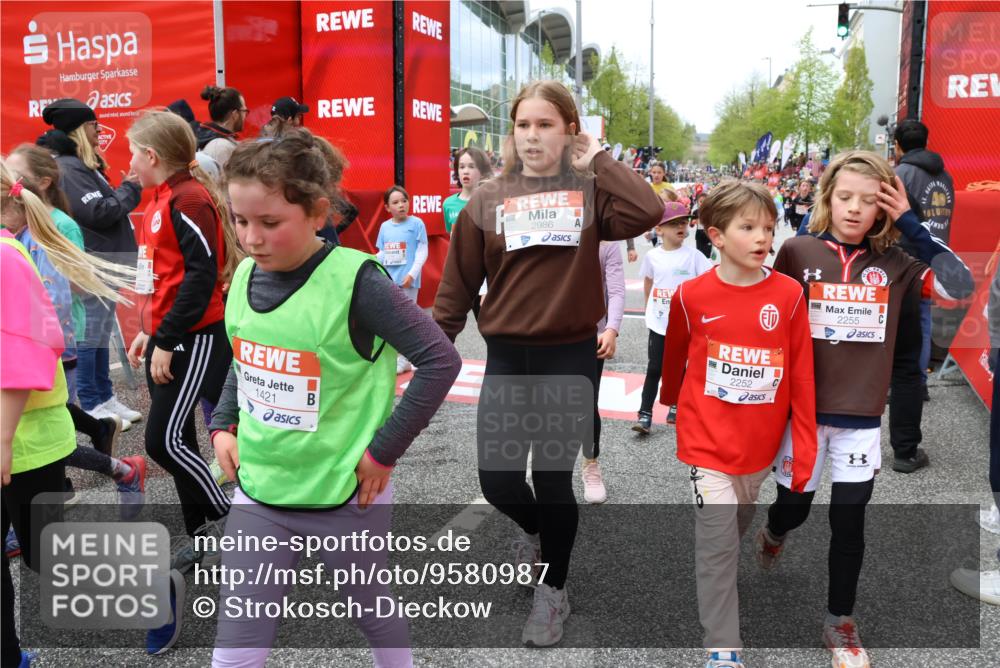 25.04.2026 - Das Zehntel Strokosch-Dieckow http://msf.ph/oto/9580987 25.04.2026 08:59:39 Ziel 1096, 1158, 1177, 1409, 1421, 1475, 1544, 1940, 2022, 2252, 2255, 2419, 2441, 2465, 2488, 2582, 2771, 2915, 2955, 2986, 3084, 3095, 3376, 3378, 3403, 3412, 3422, 3438, 3443, 4066, 1096, 1158, 1177, 1409, 1421, 1475, 1544, 1940, 2022, 2252, 2255, 2419, 2441, 2465, 2488, 2582, 2771, 2915, 2955, 2986, 3084, 3095, 3376, 3378, 3403, 3412, 3422, 3438, 3443, 4066 meine-sportfotos.de