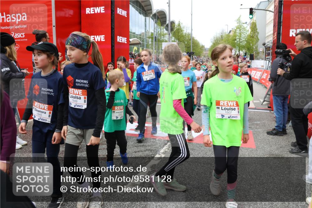 25.04.2026 - Das Zehntel Strokosch-Dieckow http://msf.ph/oto/9581128 25.04.2026 08:59:51 Ziel 1071, 1361, 1422, 1487, 1507, 1508, 1660, 1694, 1845, 1849, 1908, 1995, 2333, 2349, 2433, 2445, 2467, 2498, 2539, 2744, 2775, 2952, 2961, 3404, 3418, 3427, 3492, 3748, 3751, 3768, 3856, 3897, 3913, 1071, 1361, 1422, 1487, 1507, 1508, 1660, 1694, 1845, 1849, 1908, 1995, 2333, 2349, 2433, 2445, 2467, 2498, 2539, 2744, 2775, 2952, 2961, 3404, 3418, 3427, 3492, 3748, 3751, 3768, 3856, 3897, 3913 meine-sportfotos.de