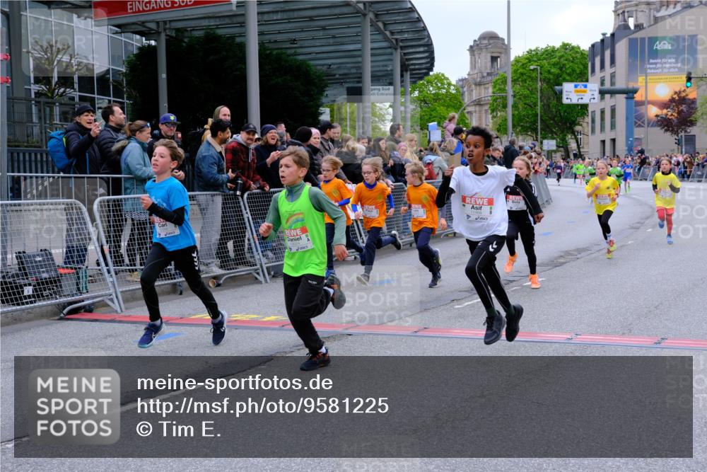 25.04.2026 - Das Zehntel Tim E. http://msf.ph/oto/9581225 25.04.2026 12:49:55 Ziel 10394, 10502, 11261, 11468, 11521, 12146, 12150, 12293, 12295, 12304, 12401, 12402, 12403, 12452, 12738, 12797, 13024 meine-sportfotos.de