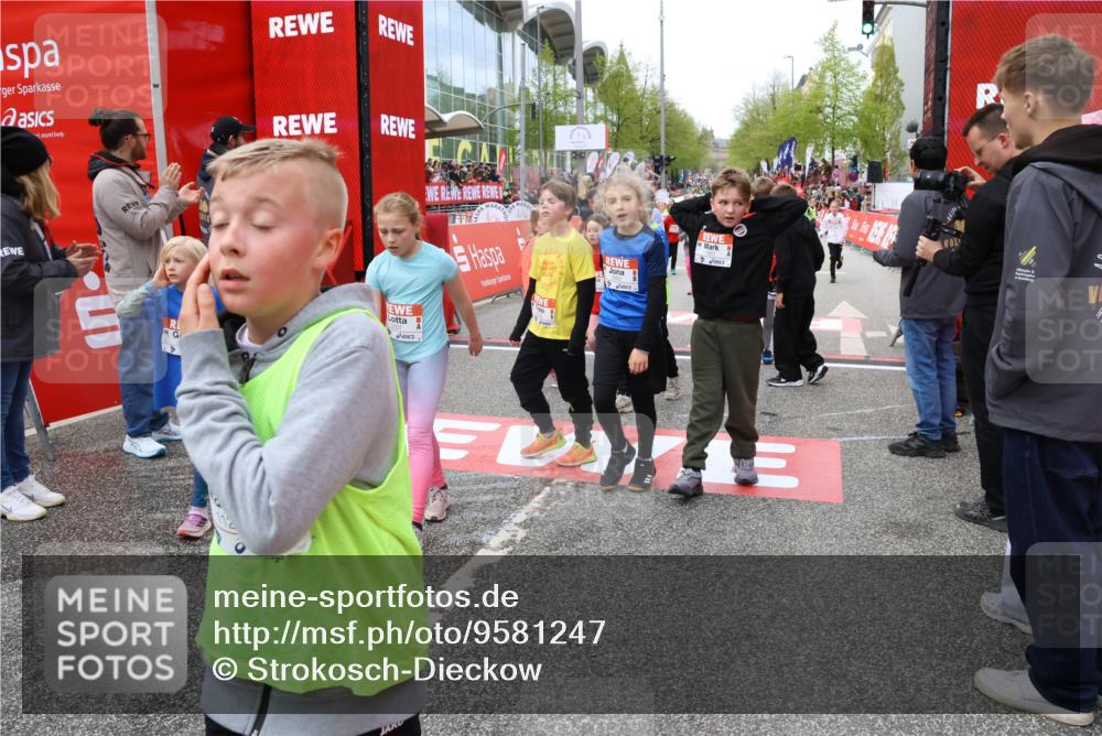 25.04.2026 - Das Zehntel Strokosch-Dieckow http://msf.ph/oto/9581247 25.04.2026 09:00:04 Ziel 1129, 1142, 1178, 1457, 1467, 1597, 1948, 1955, 2099, 2507, 2652, 2683, 2823, 3108, 3113, 3622, 3661, 3693, 3713, 3720, 3883, 3912, 1129, 1142, 1178, 1457, 1467, 1597, 1948, 1955, 2099, 2507, 2652, 2683, 2823, 3108, 3113, 3622, 3661, 3693, 3713, 3720, 3883, 3912 meine-sportfotos.de