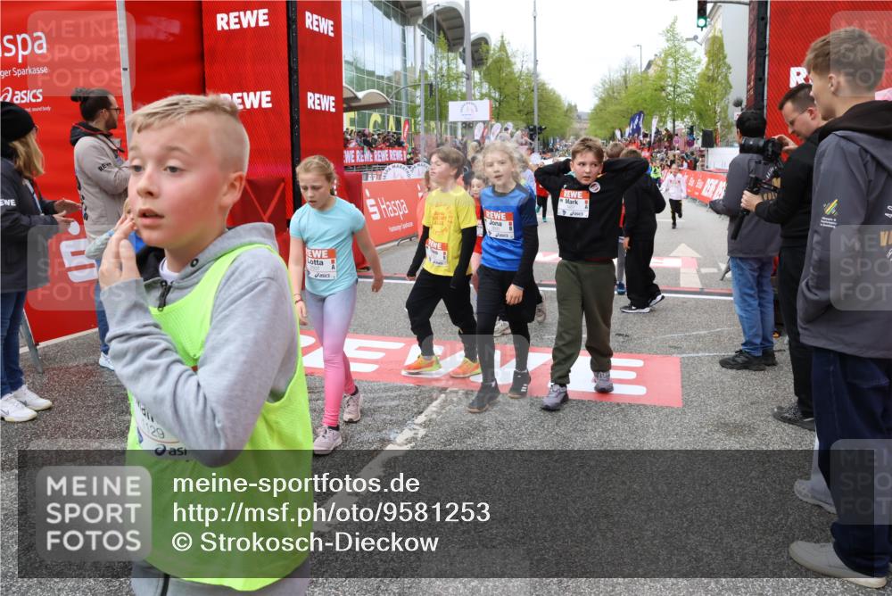25.04.2026 - Das Zehntel Strokosch-Dieckow http://msf.ph/oto/9581253 25.04.2026 09:00:05 Ziel 1129, 1142, 1457, 1467, 1597, 1948, 1955, 1992, 2012, 2099, 2507, 2617, 2652, 2683, 2823, 3108, 3113, 3622, 3693, 3713, 3720, 1129, 1142, 1457, 1467, 1597, 1948, 1955, 1992, 2012, 2099, 2507, 2617, 2652, 2683, 2823, 3108, 3113, 3622, 3693, 3713, 3720 meine-sportfotos.de