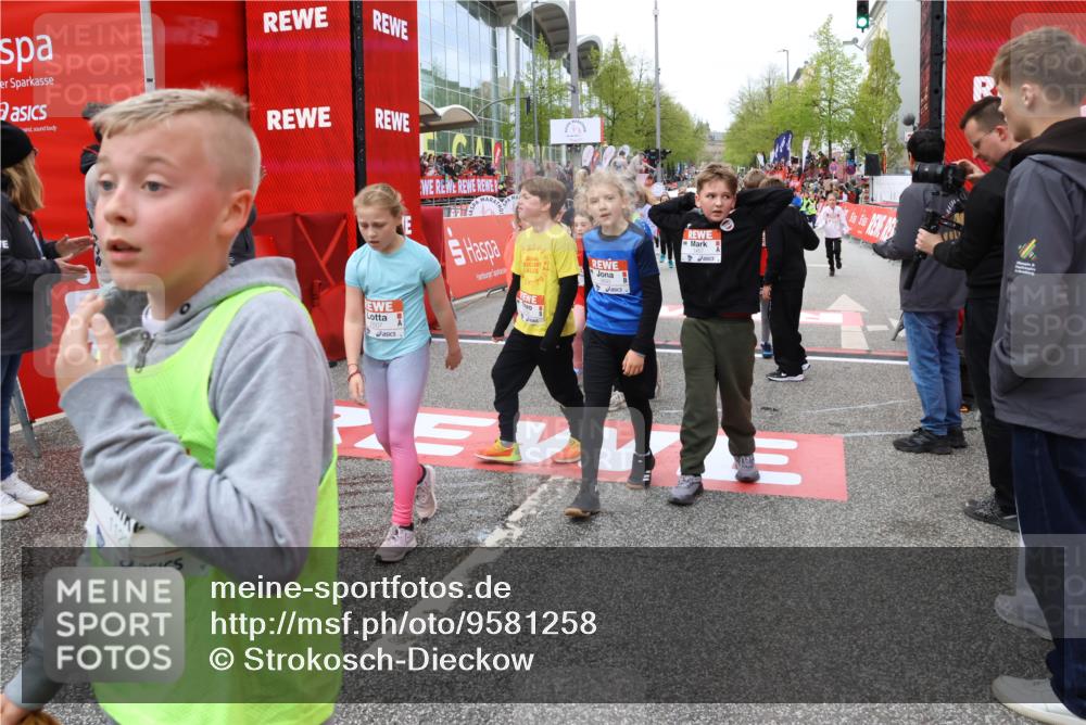 25.04.2026 - Das Zehntel Strokosch-Dieckow http://msf.ph/oto/9581258 25.04.2026 09:00:05 Ziel 1129, 1142, 1457, 1467, 1597, 1948, 1955, 1992, 2012, 2099, 2507, 2617, 2652, 2683, 2823, 3108, 3113, 3622, 3693, 3713, 3720, 1129, 1142, 1457, 1467, 1597, 1948, 1955, 1992, 2012, 2099, 2507, 2617, 2652, 2683, 2823, 3108, 3113, 3622, 3693, 3713, 3720 meine-sportfotos.de