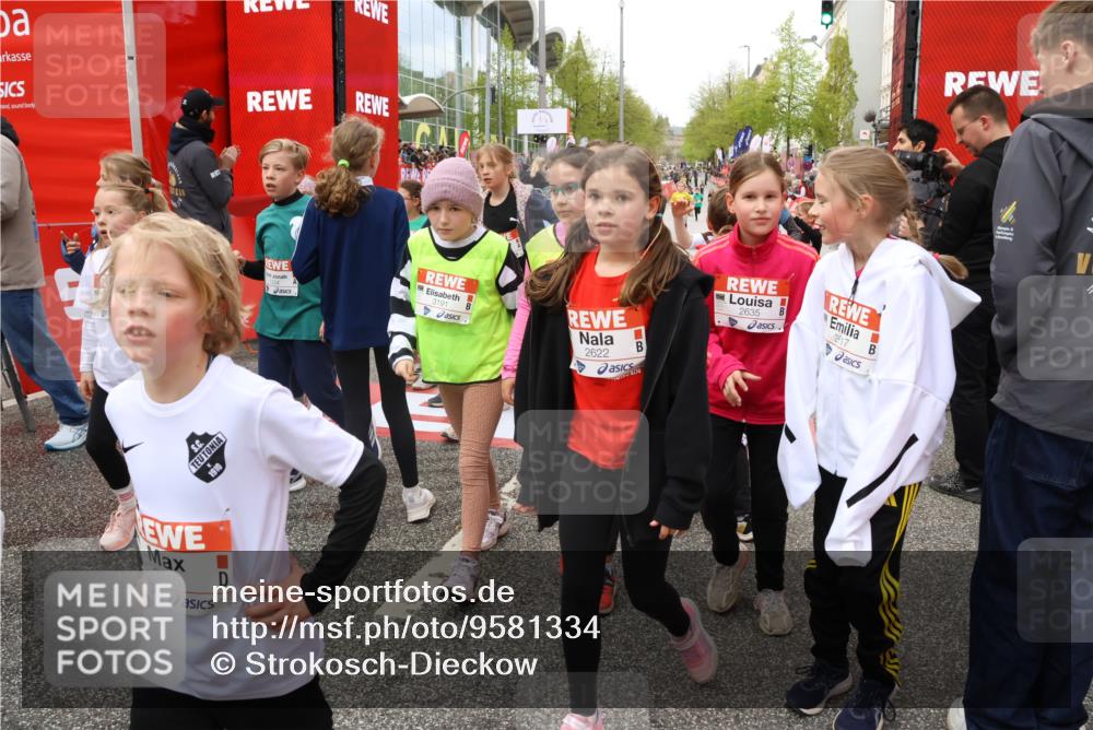 25.04.2026 - Das Zehntel Strokosch-Dieckow http://msf.ph/oto/9581334 25.04.2026 09:00:23 Ziel 1039, 1051, 1067, 1083, 1278, 1283, 1291, 1332, 1334, 1382, 1586, 1596, 1612, 2383, 2437, 2635, 2982, 3092, 3098, 3191, 3207, 3343, 3391, 3476, 3571, 3927, 3937, 1039, 1051, 1067, 1083, 1278, 1283, 1291, 1332, 1334, 1382, 1586, 1596, 1612, 2383, 2437, 2635, 2982, 3092, 3098, 3191, 3207, 3343, 3391, 3476, 3571, 3927, 3937 meine-sportfotos.de