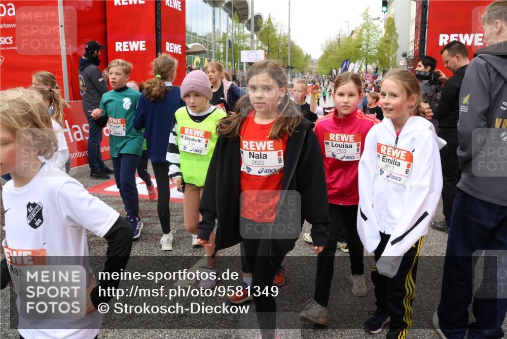 25.04.2026 - Das Zehntel Strokosch-Dieckow http://msf.ph/oto/9581349 25.04.2026 09:00:23 Ziel 1039, 1051, 1067, 1083, 1278, 1283, 1291, 1332, 1334, 1382, 1586, 1596, 1612, 2383, 2437, 2635, 2982, 3092, 3098, 3191, 3207, 3343, 3391, 3476, 3571, 3927, 3937, 1039, 1051, 1067, 1083, 1278, 1283, 1291, 1332, 1334, 1382, 1586, 1596, 1612, 2383, 2437, 2635, 2982, 3092, 3098, 3191, 3207, 3343, 3391, 3476, 3571, 3927, 3937 meine-sportfotos.de