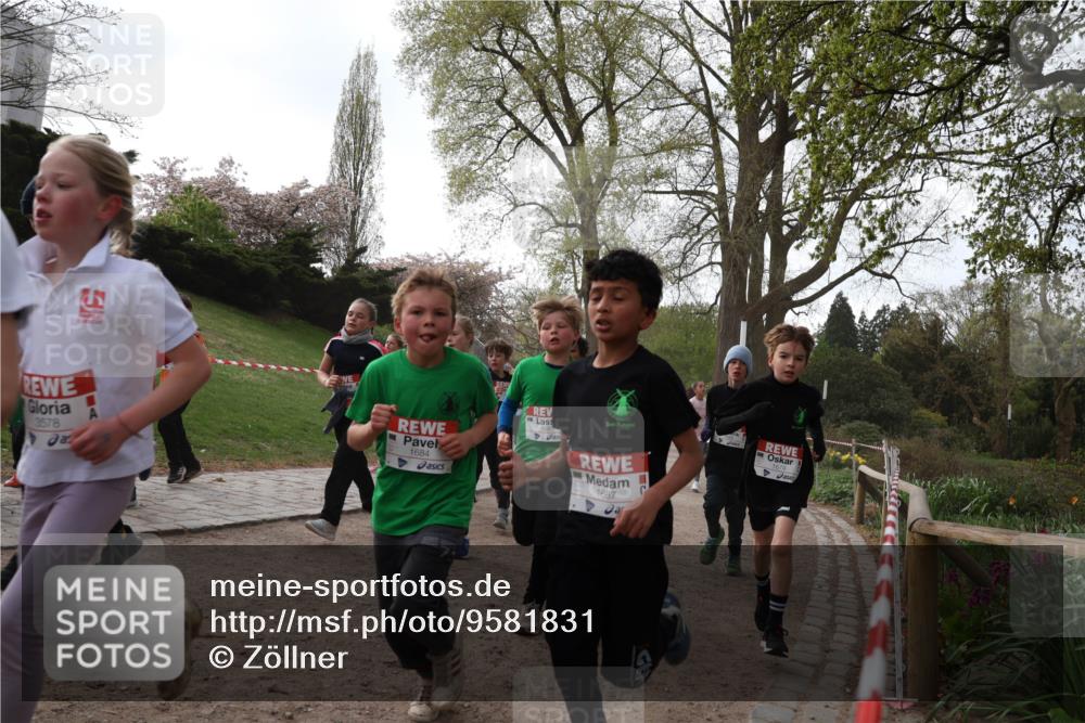 25.04.2026 - Das Zehntel Zöllner http://msf.ph/oto/9581831 25.04.2026 08:41:35 Laufen 3578, 1684, 1687, 1679 meine-sportfotos.de
