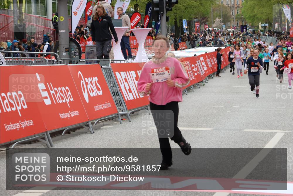 25.04.2026 - Das Zehntel Strokosch-Dieckow http://msf.ph/oto/9581857 25.04.2026 09:04:56 Ziel 1062, 1063, 1068, 1228, 1439, 1661, 2397, 2839, 3442, 3446, 3880, 1062, 1063, 1068, 1228, 1439, 1661, 2397, 2839, 3442, 3446, 3880 meine-sportfotos.de