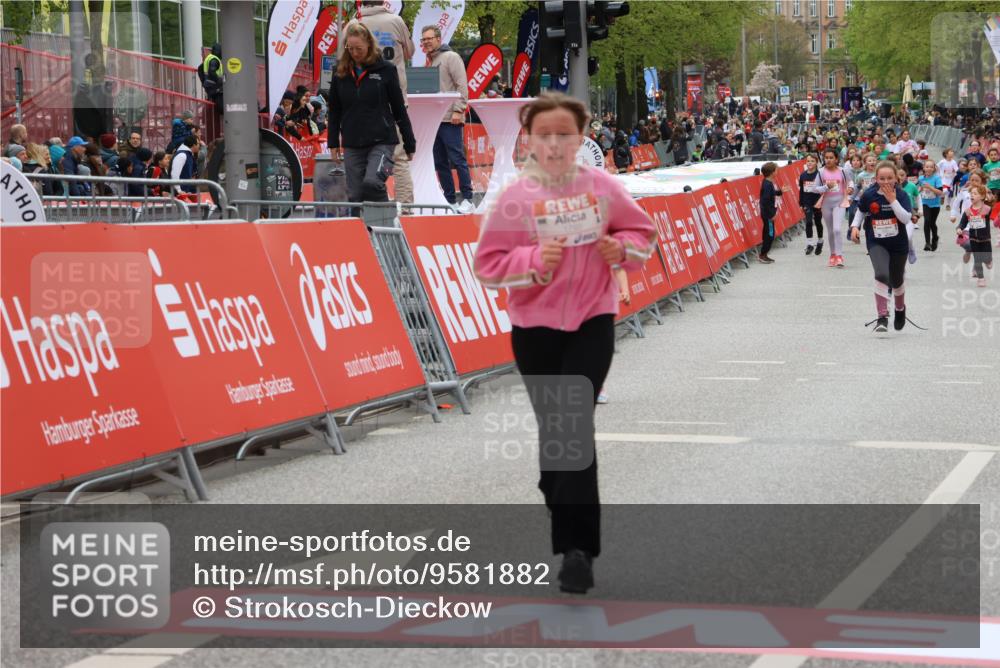 25.04.2026 - Das Zehntel Strokosch-Dieckow http://msf.ph/oto/9581882 25.04.2026 09:04:56 Ziel 1062, 1063, 1068, 1228, 1439, 1661, 2397, 2839, 3442, 3446, 3880, 1062, 1063, 1068, 1228, 1439, 1661, 2397, 2839, 3442, 3446, 3880 meine-sportfotos.de