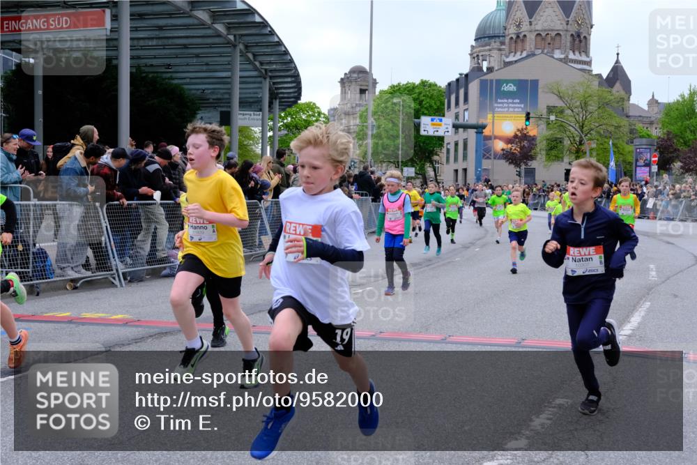 25.04.2026 - Das Zehntel Tim E. http://msf.ph/oto/9582000 25.04.2026 12:51:10 Ziel 3920, 10307, 10312, 10635, 11011, 11021, 11033, 11037, 11084, 11495, 11592, 11839, 11917, 12008, 12205, 12207, 12299, 12393, 12444, 12459, 12709, 12759, 13007, 13008, 13009, 13010, 13012, 13034 meine-sportfotos.de