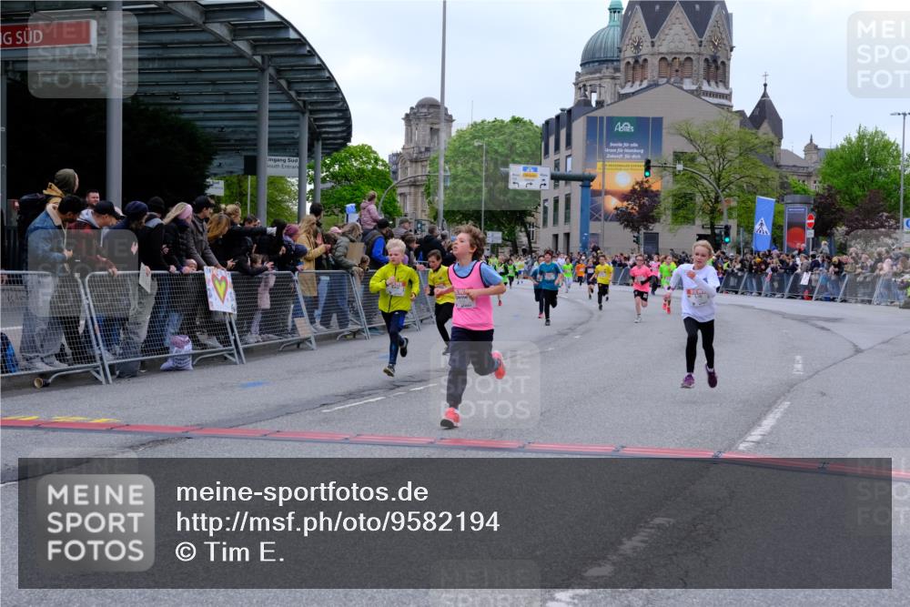25.04.2026 - Das Zehntel Tim E. http://msf.ph/oto/9582194 25.04.2026 12:51:24 Ziel 10088, 10164, 10188, 10230, 10344, 10639, 10641, 10649, 10878, 11040, 11041, 11422, 11449, 11466, 11616, 11965, 12193, 12281, 12301, 12314, 12318, 12846, 12862 meine-sportfotos.de