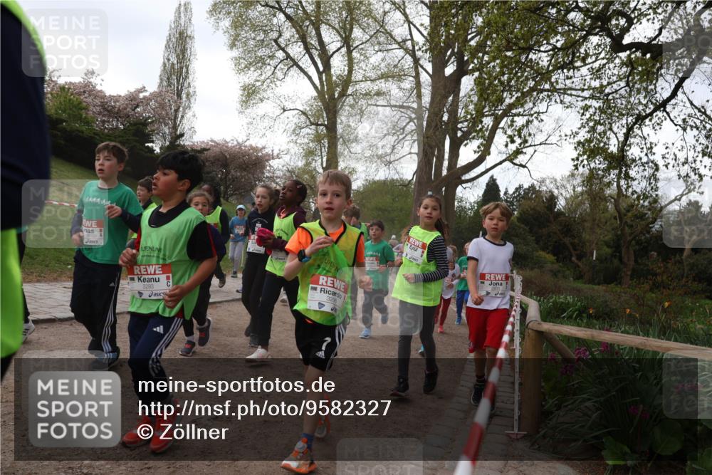 25.04.2026 - Das Zehntel Zöllner http://msf.ph/oto/9582327 25.04.2026 08:45:10 Laufen 3293, 3286, 7 meine-sportfotos.de