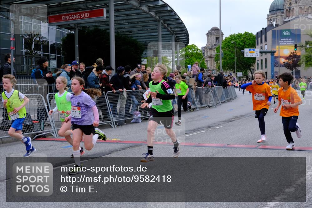 25.04.2026 - Das Zehntel Tim E. http://msf.ph/oto/9582418 25.04.2026 12:51:39 Ziel 10010, 10224, 10237, 10464, 10786, 10798, 10828, 10848, 10850, 11097, 11101, 11475, 11484, 11608, 11638, 11835, 11844, 11989, 12154, 12161, 12287, 12400, 12405, 12701, 12734, 12791, 12969, 13025 meine-sportfotos.de
