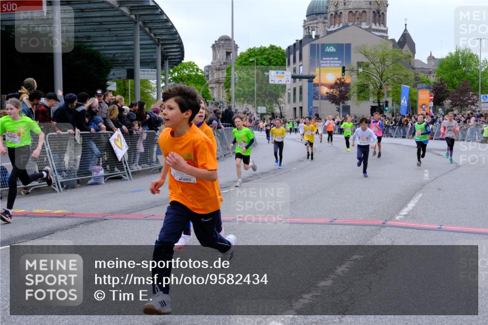 25.04.2026 - Das Zehntel Tim E. http://msf.ph/oto/9582434 25.04.2026 12:51:40 Ziel 10010, 10224, 10237, 10464, 10786, 10798, 10828, 10848, 10850, 11097, 11101, 11475, 11484, 11608, 11638, 11835, 11844, 11989, 12161, 12287, 12400, 12405, 12697, 12701, 12734, 12791, 12969, 13025 meine-sportfotos.de
