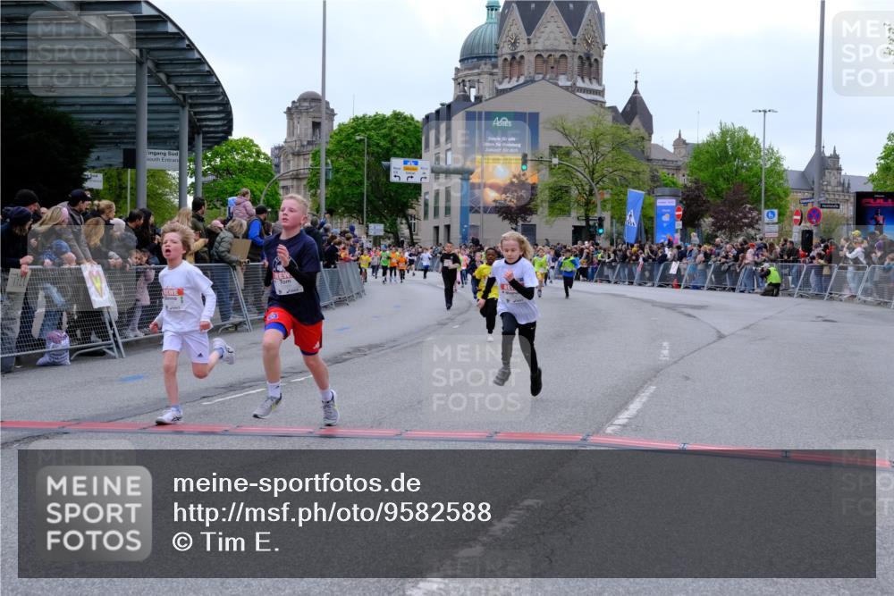 25.04.2026 - Das Zehntel Tim E. http://msf.ph/oto/9582588 25.04.2026 12:51:50 Ziel 10010, 10364, 10567, 10568, 10600, 11439, 11608, 11751, 11844, 11909, 11981, 11995, 12258, 12424, 12455, 12697, 12968, 12984 meine-sportfotos.de