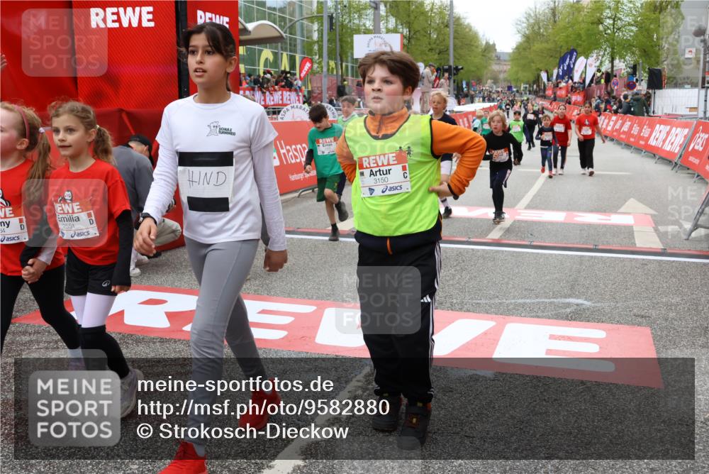 25.04.2026 - Das Zehntel Strokosch-Dieckow http://msf.ph/oto/9582880 25.04.2026 09:05:35 Ziel 1353, 1480, 1500, 1502, 2400, 2414, 2534, 2551, 2612, 2700, 3012, 3150, 3299, 3867, 3906, 1353, 1480, 1500, 1502, 2400, 2414, 2534, 2551, 2612, 2700, 3012, 3150, 3299, 3867, 3906 meine-sportfotos.de
