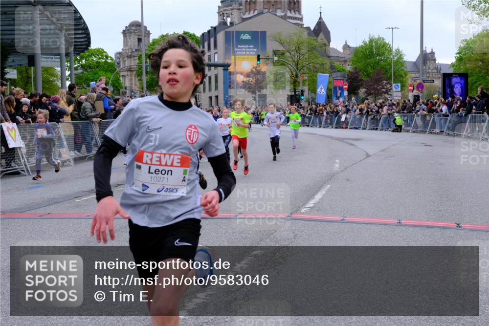 25.04.2026 - Das Zehntel Tim E. http://msf.ph/oto/9583046 25.04.2026 12:52:22 Ziel 10020, 10087, 10125, 10173, 10195, 10271, 10315, 10604, 10607, 11143, 11145, 11147, 11270, 11434, 11511, 11556, 11567, 11652, 11745, 11766, 11767, 11790, 11847, 11892, 11907, 11938, 12105, 12461, 12463, 12745, 12774, 12782, 13015 meine-sportfotos.de