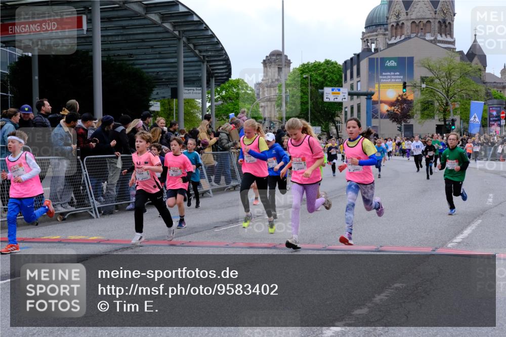 25.04.2026 - Das Zehntel Tim E. http://msf.ph/oto/9583402 25.04.2026 12:52:55 Ziel 10083, 10114, 10119, 10209, 10452, 10475, 10482, 10483, 10583, 10591, 10592, 10898, 11007, 11017, 11163, 11234, 11235, 11260, 11269, 11308, 11632, 11639, 11653, 11658, 11667, 11743, 11895, 11985, 12755, 12805, 12872, 13026 meine-sportfotos.de