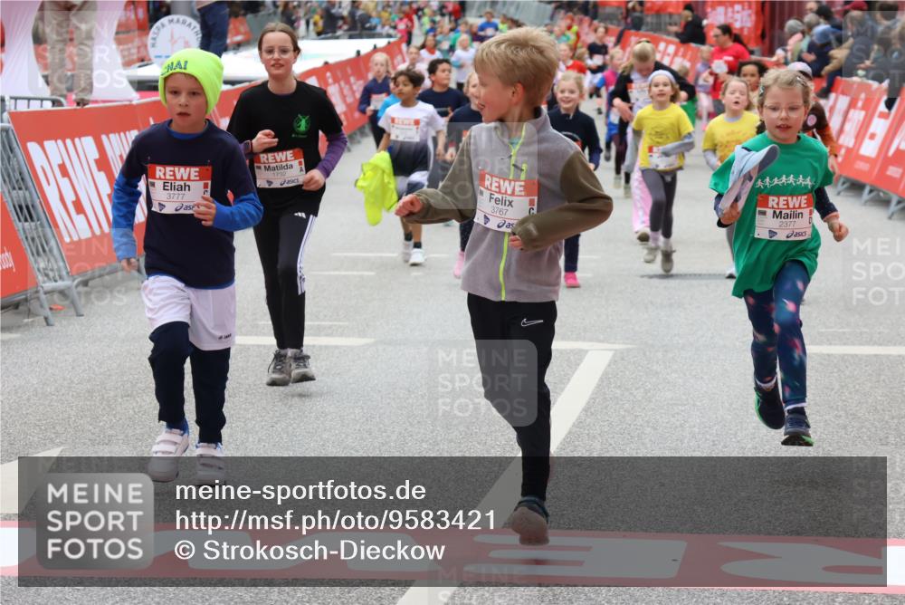 25.04.2026 - Das Zehntel Strokosch-Dieckow http://msf.ph/oto/9583421 25.04.2026 09:06:06 Ziel 1241, 2183, 2377, 3450, 3767, 3776, 3777, 3947, 3979, 4036, 1241, 2183, 2377, 3450, 3767, 3776, 3777, 3947, 3979, 4036 meine-sportfotos.de