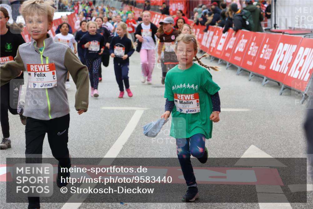 25.04.2026 - Das Zehntel Strokosch-Dieckow http://msf.ph/oto/9583440 25.04.2026 09:06:07 Ziel 1241, 1732, 2183, 2377, 3450, 3767, 3776, 3777, 3947, 3979, 4036, 1241, 1732, 2183, 2377, 3450, 3767, 3776, 3777, 3947, 3979, 4036 meine-sportfotos.de