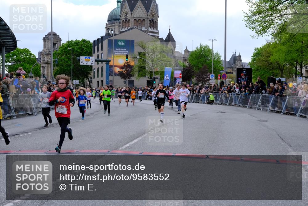 25.04.2026 - Das Zehntel Tim E. http://msf.ph/oto/9583552 25.04.2026 12:53:10 Ziel 10022, 10142, 10371, 10514, 10663, 10795, 10801, 11018, 11080, 11106, 11154, 11158, 11222, 11322, 11444, 11494, 11501, 11507, 11526, 11612, 11629, 11773, 11785, 11793, 11813, 11814, 11843, 11862, 11896, 11912, 12101, 12129, 12139, 12155, 12202, 12260, 12267, 12305, 12323, 12645, 12761, 12918, 12957 meine-sportfotos.de