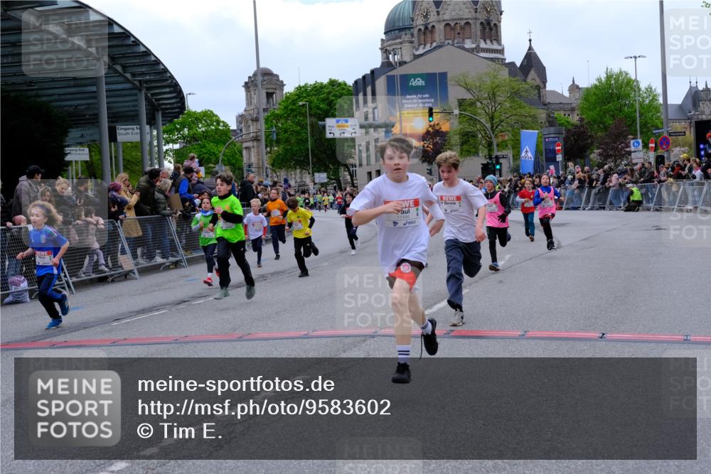 25.04.2026 - Das Zehntel Tim E. http://msf.ph/oto/9583602 25.04.2026 12:53:13 Ziel 10142, 10180, 10236, 10252, 10371, 10514, 10663, 11018, 11080, 11154, 11158, 11160, 11222, 11322, 11444, 11494, 11501, 11507, 11526, 11612, 11629, 11765, 11773, 11785, 11793, 11896, 11912, 12139, 12155, 12260, 12267, 12323, 12431, 12432, 12645, 12761, 12971 meine-sportfotos.de
