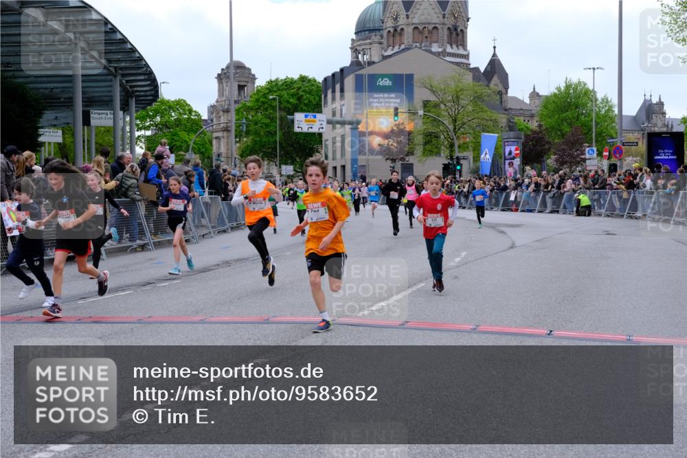 25.04.2026 - Das Zehntel Tim E. http://msf.ph/oto/9583652 25.04.2026 12:53:16 Ziel 10142, 10180, 10236, 10252, 10371, 10514, 10646, 11154, 11158, 11160, 11222, 11490, 11494, 11501, 11502, 11507, 11526, 11612, 11629, 11765, 11773, 11785, 11793, 11896, 12139, 12155, 12184, 12211, 12267, 12431, 12432, 12761, 12971, 12980 meine-sportfotos.de