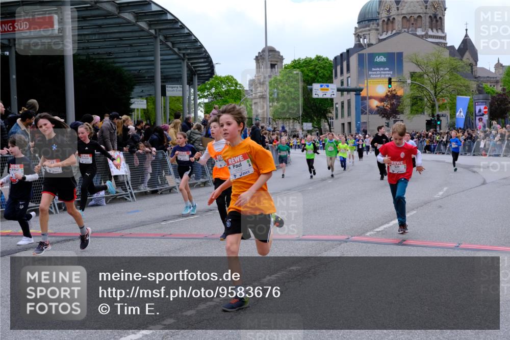 25.04.2026 - Das Zehntel Tim E. http://msf.ph/oto/9583676 25.04.2026 12:53:17 Ziel 10180, 10236, 10252, 10371, 10514, 10646, 11154, 11158, 11160, 11222, 11490, 11494, 11501, 11502, 11507, 11526, 11612, 11629, 11671, 11765, 11773, 11785, 11793, 11896, 12139, 12184, 12211, 12267, 12431, 12432, 12761, 12971, 12980 meine-sportfotos.de