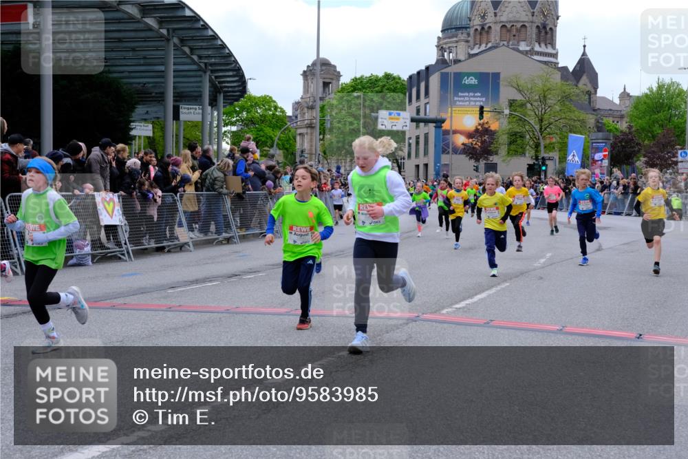 25.04.2026 - Das Zehntel Tim E. http://msf.ph/oto/9583985 25.04.2026 12:53:38 Ziel 10082, 10388, 10454, 10460, 10487, 10694, 10704, 10708, 10800, 11026, 11336, 11453, 11459, 11818, 11883, 11968, 12001, 12120, 12176, 12200, 12269, 12682, 12683, 12793, 12901, 13032 meine-sportfotos.de