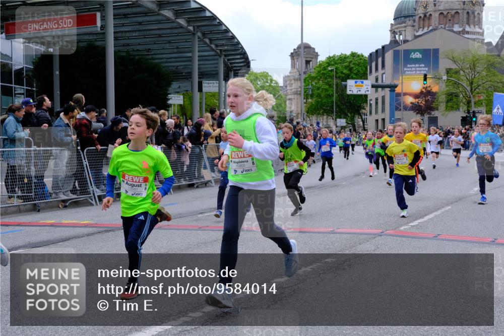 25.04.2026 - Das Zehntel Tim E. http://msf.ph/oto/9584014 25.04.2026 12:53:39 Ziel 10082, 10388, 10454, 10460, 10487, 10694, 10704, 10708, 10800, 11026, 11073, 11100, 11336, 11453, 11459, 11729, 11818, 11883, 11968, 12001, 12176, 12269, 12682, 12683, 12793, 12901 meine-sportfotos.de