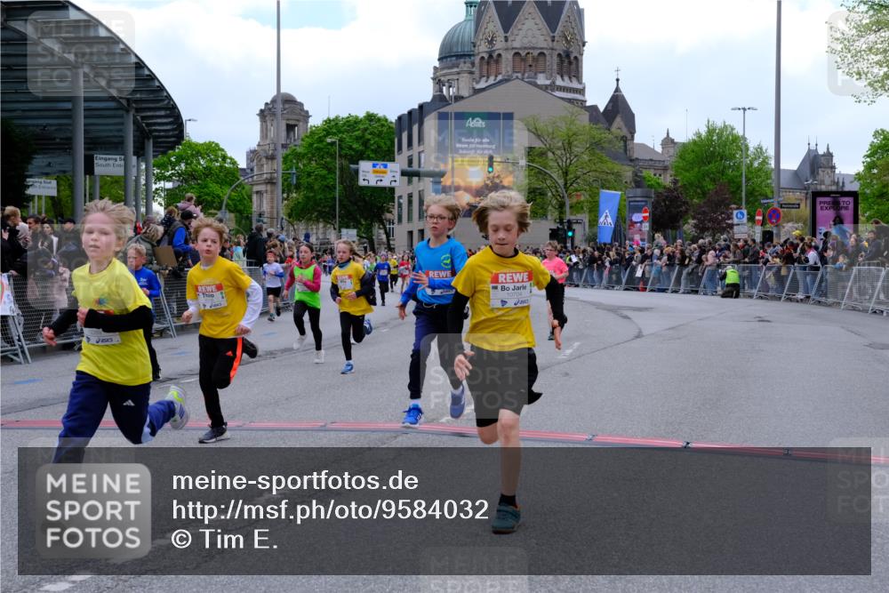 25.04.2026 - Das Zehntel Tim E. http://msf.ph/oto/9584032 25.04.2026 12:53:40 Ziel 10082, 10388, 10454, 10460, 10487, 10694, 10704, 10708, 10800, 11026, 11073, 11100, 11336, 11453, 11459, 11729, 11818, 11883, 11968, 12001, 12176, 12269, 12605, 12682, 12683, 12793, 12901 meine-sportfotos.de