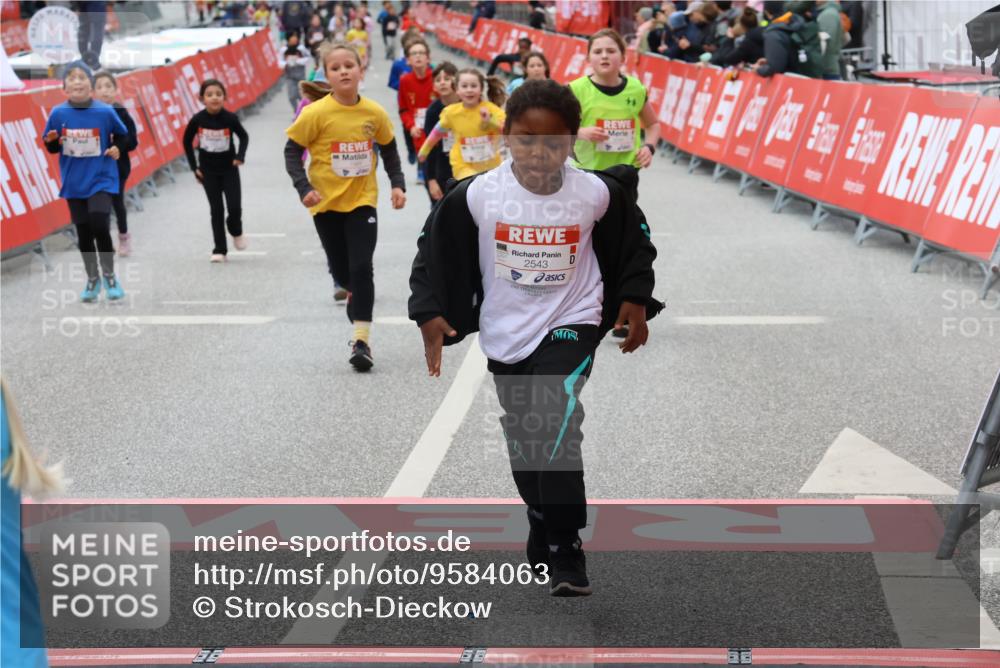 25.04.2026 - Das Zehntel Strokosch-Dieckow http://msf.ph/oto/9584063 25.04.2026 09:06:42 Ziel 1414, 1418, 3750, 3780, 3782, 1414, 1418, 3750, 3780, 3782 meine-sportfotos.de