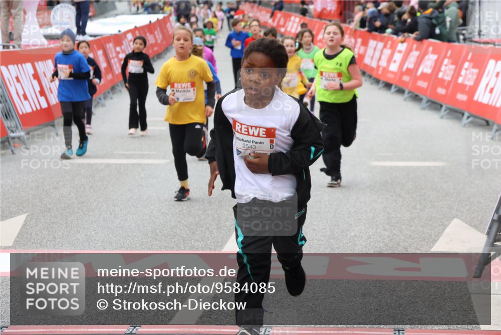 25.04.2026 - Das Zehntel Strokosch-Dieckow http://msf.ph/oto/9584085 25.04.2026 09:06:43 Ziel 1414, 1418, 1949, 3750, 3780, 3782, 1414, 1418, 1949, 3750, 3780, 3782 meine-sportfotos.de