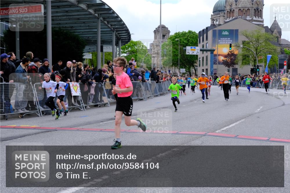 25.04.2026 - Das Zehntel Tim E. http://msf.ph/oto/9584104 25.04.2026 12:53:43 Ziel 10082, 10454, 10460, 10487, 10694, 10704, 10708, 10800, 10849, 11026, 11073, 11100, 11336, 11453, 11459, 11729, 11818, 11968, 12001, 12176, 12269, 12434, 12448, 12605, 12682, 12683, 12901 meine-sportfotos.de