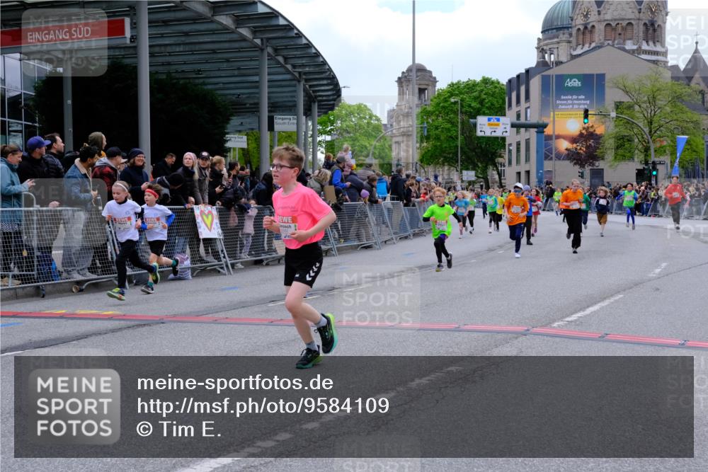 25.04.2026 - Das Zehntel Tim E. http://msf.ph/oto/9584109 25.04.2026 12:53:44 Ziel 10082, 10272, 10454, 10460, 10487, 10637, 10694, 10704, 10708, 10800, 10849, 11026, 11073, 11100, 11205, 11336, 11453, 11459, 11729, 11818, 11827, 11968, 12001, 12176, 12269, 12434, 12448, 12605, 12682, 12683, 12901 meine-sportfotos.de