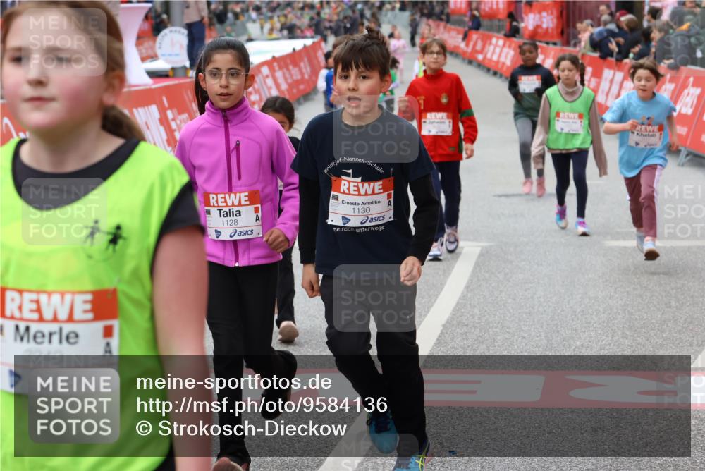 25.04.2026 - Das Zehntel Strokosch-Dieckow http://msf.ph/oto/9584136 25.04.2026 09:06:47 Ziel 1084, 1128, 1130, 1939, 1949, 2113, 2115, 2543, 3240, 3750, 3780, 3782, 1084, 1128, 1130, 1939, 1949, 2113, 2115, 2543, 3240, 3750, 3780, 3782 meine-sportfotos.de
