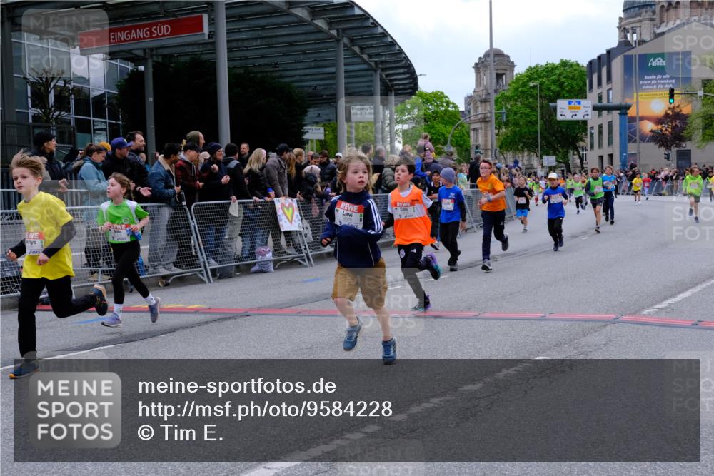 25.04.2026 - Das Zehntel Tim E. http://msf.ph/oto/9584228 25.04.2026 12:53:52 Ziel 10272, 10396, 10481, 10518, 10637, 10648, 10797, 10849, 10852, 11205, 11349, 11709, 11827, 11966, 11994, 12173, 12434, 12448, 12458, 12605, 12945, 12989 meine-sportfotos.de