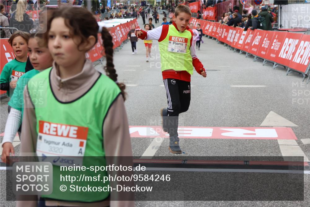 25.04.2026 - Das Zehntel Strokosch-Dieckow http://msf.ph/oto/9584246 25.04.2026 09:06:58 Ziel 1076, 1118, 1616, 1659, 2177, 2357, 2372, 2626, 2832, 3320, 3620, 1076, 1118, 1616, 1659, 2177, 2357, 2372, 2626, 2832, 3320, 3620 meine-sportfotos.de