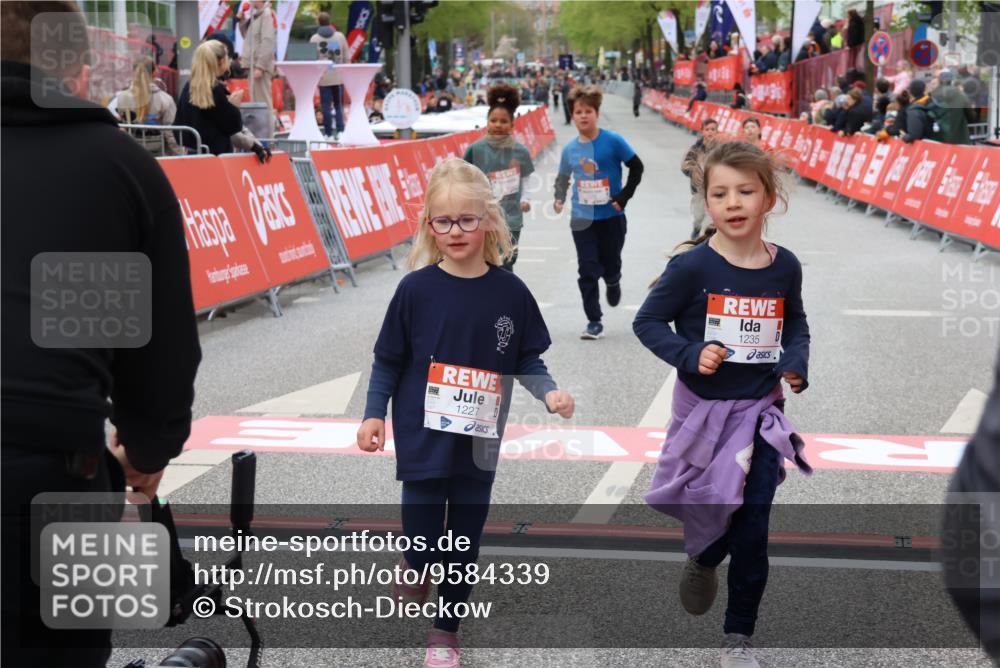 25.04.2026 - Das Zehntel Strokosch-Dieckow http://msf.ph/oto/9584339 25.04.2026 09:07:09 Ziel 1227, 1235, 1973, 2483, 2677, 2687, 2973, 2985, 3771, 3781, 1227, 1235, 1973, 2483, 2677, 2687, 2973, 2985, 3771, 3781 meine-sportfotos.de