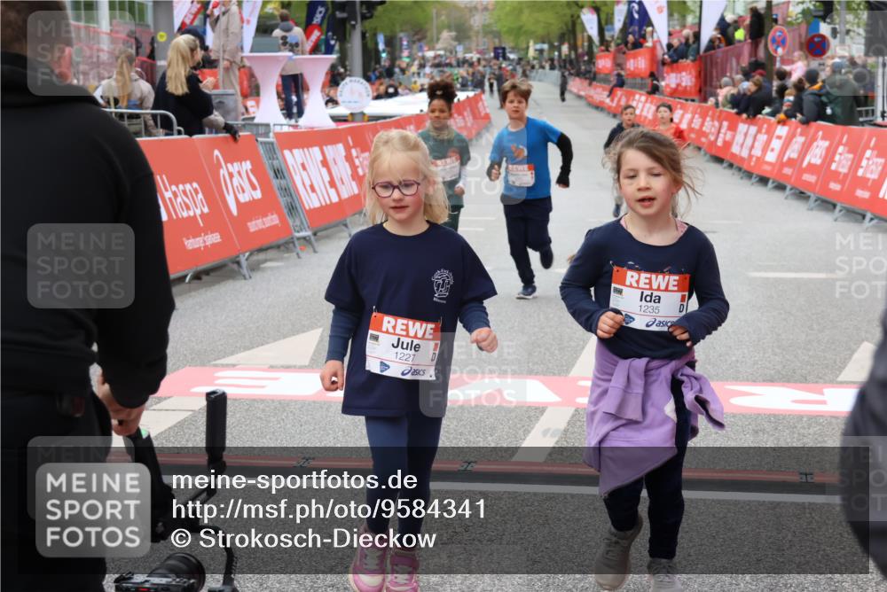 25.04.2026 - Das Zehntel Strokosch-Dieckow http://msf.ph/oto/9584341 25.04.2026 09:07:09 Ziel 1227, 1235, 1973, 2483, 2677, 2687, 2973, 2985, 3771, 3781, 1227, 1235, 1973, 2483, 2677, 2687, 2973, 2985, 3771, 3781 meine-sportfotos.de