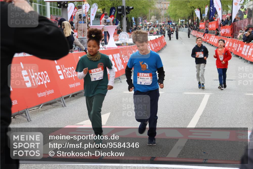 25.04.2026 - Das Zehntel Strokosch-Dieckow http://msf.ph/oto/9584346 25.04.2026 09:07:12 Ziel 1227, 1235, 1524, 1973, 2054, 2060, 2687, 3771, 3781, 1227, 1235, 1524, 1973, 2054, 2060, 2687, 3771, 3781 meine-sportfotos.de
