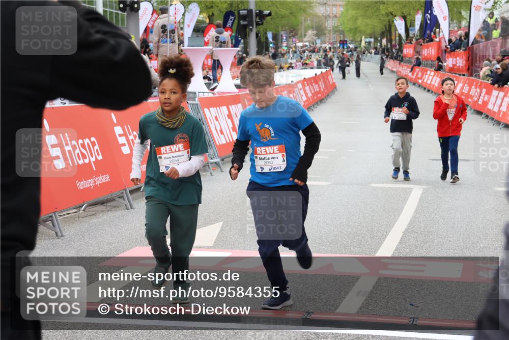 25.04.2026 - Das Zehntel Strokosch-Dieckow http://msf.ph/oto/9584355 25.04.2026 09:07:12 Ziel 1227, 1235, 1524, 1973, 2054, 2060, 2687, 3771, 3781, 1227, 1235, 1524, 1973, 2054, 2060, 2687, 3771, 3781 meine-sportfotos.de