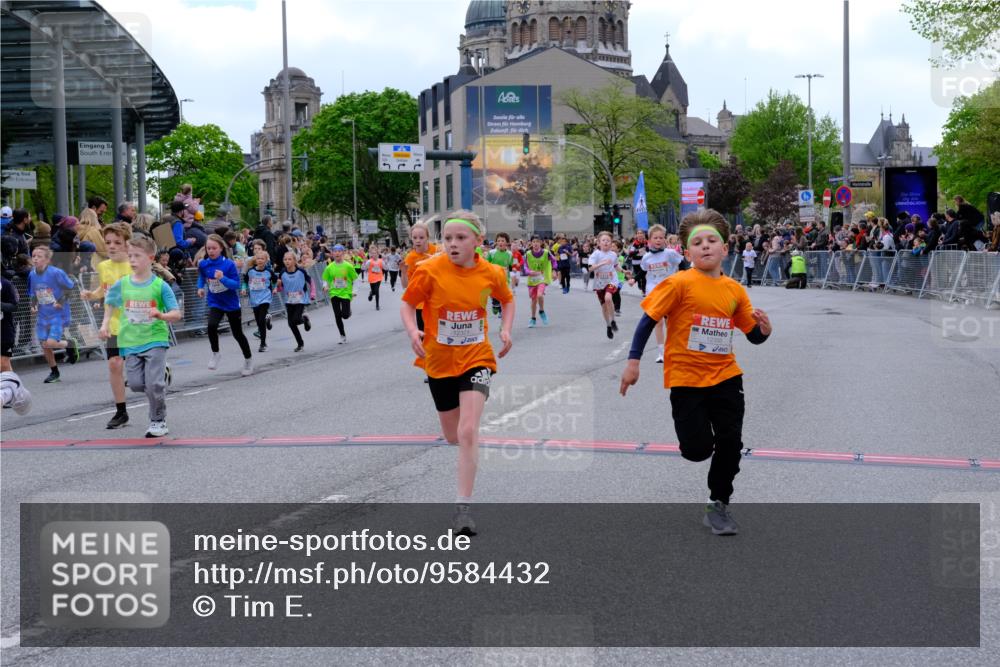 25.04.2026 - Das Zehntel Tim E. http://msf.ph/oto/9584432 25.04.2026 12:54:16 Ziel 10391, 10509, 10519, 10549, 10587, 10742, 10771, 10794, 10833, 10868, 10869, 10874, 10882, 11140, 11211, 11213, 11214, 11226, 11275, 11458, 11474, 11496, 11882, 11980, 12048, 12135, 12165, 12262, 12356, 12371, 12412, 12419, 12422, 12428, 12449, 12464, 12642, 12748, 12796, 12858, 12919, 12920, 12929 meine-sportfotos.de