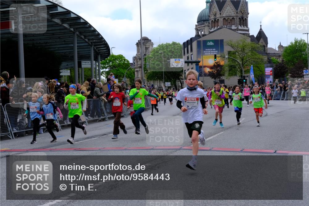 25.04.2026 - Das Zehntel Tim E. http://msf.ph/oto/9584443 25.04.2026 12:54:18 Ziel 10001, 10201, 10391, 10509, 10519, 10549, 10587, 10742, 10771, 10794, 10833, 10868, 10869, 10874, 10882, 11140, 11211, 11213, 11214, 11226, 11458, 11474, 11496, 11656, 11663, 11882, 11980, 12048, 12135, 12165, 12262, 12356, 12371, 12422, 12428, 12449, 12464, 12748, 12796, 12858, 12919, 12920, 12929, 12965 meine-sportfotos.de