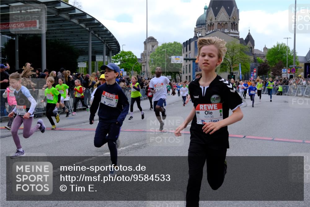 25.04.2026 - Das Zehntel Tim E. http://msf.ph/oto/9584533 25.04.2026 12:54:30 Ziel 10001, 10136, 10143, 10186, 10192, 10193, 10201, 10202, 10235, 10243, 10262, 10263, 10489, 10510, 10527, 10556, 10778, 10873, 11066, 11075, 11127, 11221, 11231, 11252, 11257, 11363, 11368, 11403, 11454, 11492, 11513, 11635, 11636, 11637, 11656, 11705, 11815, 11825, 11961, 11971, 12009, 12017, 12019, 12031, 12039, 12050, 12114, 12160, 12175, 12210, 12306, 12324, 12478, 12621, 12661, 12771, 12863, 12887, 12958 meine-sportfotos.de