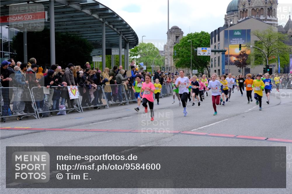 25.04.2026 - Das Zehntel Tim E. http://msf.ph/oto/9584600 25.04.2026 12:54:48 Ziel 10007, 10096, 10297, 10493, 10702, 10715, 10716, 11189, 11201, 11463, 11498, 11812, 11923, 11934, 11937, 11941, 11947, 11950, 11951, 12004, 12005, 12014, 12093, 12133, 12144, 12145, 12147, 12169, 12181, 12228, 12292, 12310, 12409, 12747, 12773, 12802, 12951 meine-sportfotos.de