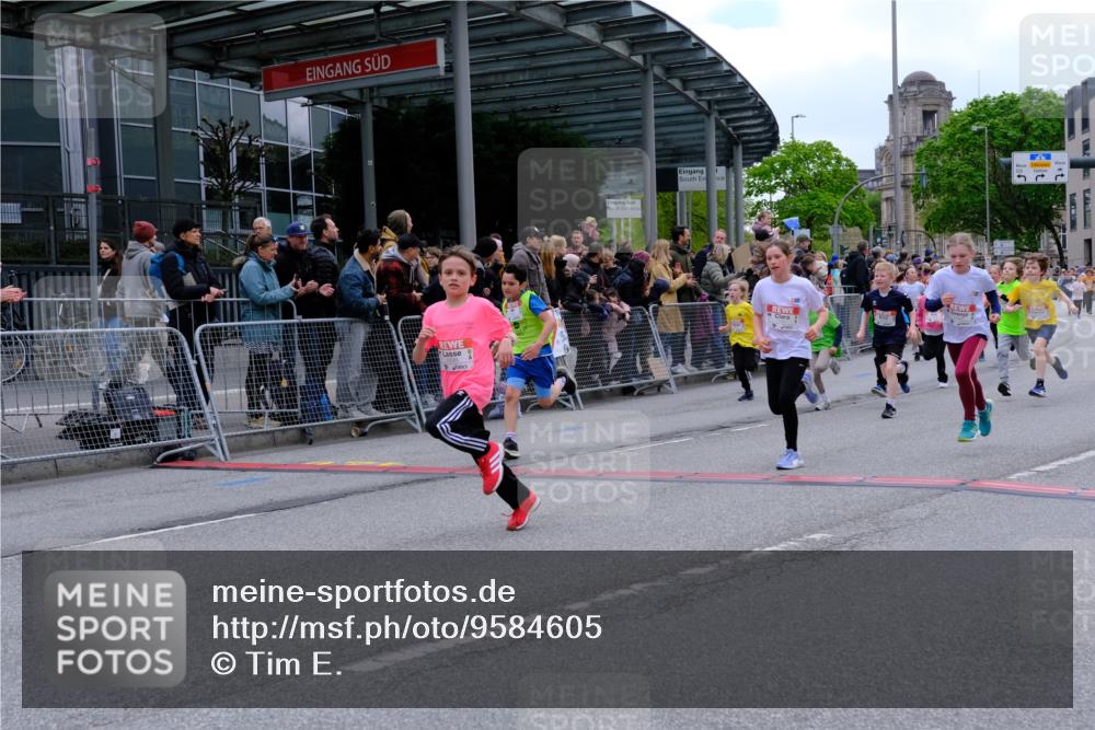25.04.2026 - Das Zehntel Tim E. http://msf.ph/oto/9584605 25.04.2026 12:54:49 Ziel 10006, 10007, 10096, 10297, 10426, 10493, 10633, 10702, 10715, 10716, 11189, 11463, 11498, 11812, 11923, 11934, 11937, 11941, 11947, 11950, 11951, 12004, 12005, 12012, 12014, 12093, 12103, 12133, 12144, 12145, 12147, 12169, 12181, 12228, 12292, 12310, 12409, 12747, 12773, 12802, 12951 meine-sportfotos.de