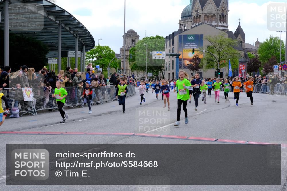 25.04.2026 - Das Zehntel Tim E. http://msf.ph/oto/9584668 25.04.2026 12:54:56 Ziel 10006, 10007, 10187, 10191, 10228, 10426, 10493, 10530, 10582, 10633, 10715, 10716, 10871, 10961, 10967, 11323, 11463, 11498, 11524, 11812, 11886, 11937, 11947, 11950, 12004, 12006, 12012, 12014, 12093, 12103, 12109, 12144, 12145, 12225, 12228, 12292, 12310, 12409, 12450, 12468, 12495, 12653, 12665, 12666, 12674, 12802, 12924, 12951, 13021, 13038 meine-sportfotos.de
