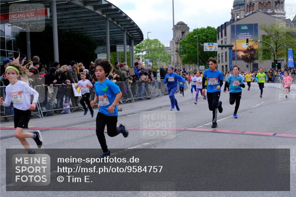 25.04.2026 - Das Zehntel Tim E. http://msf.ph/oto/9584757 25.04.2026 12:55:02 Ziel 10059, 10187, 10191, 10228, 10416, 10422, 10504, 10513, 10530, 10582, 10680, 10871, 10961, 10967, 11079, 11125, 11323, 11524, 11886, 11943, 12006, 12109, 12225, 12240, 12317, 12450, 12468, 12495, 12506, 12653, 12665, 12666, 12674, 12831, 12924, 13018, 13021, 13038 meine-sportfotos.de